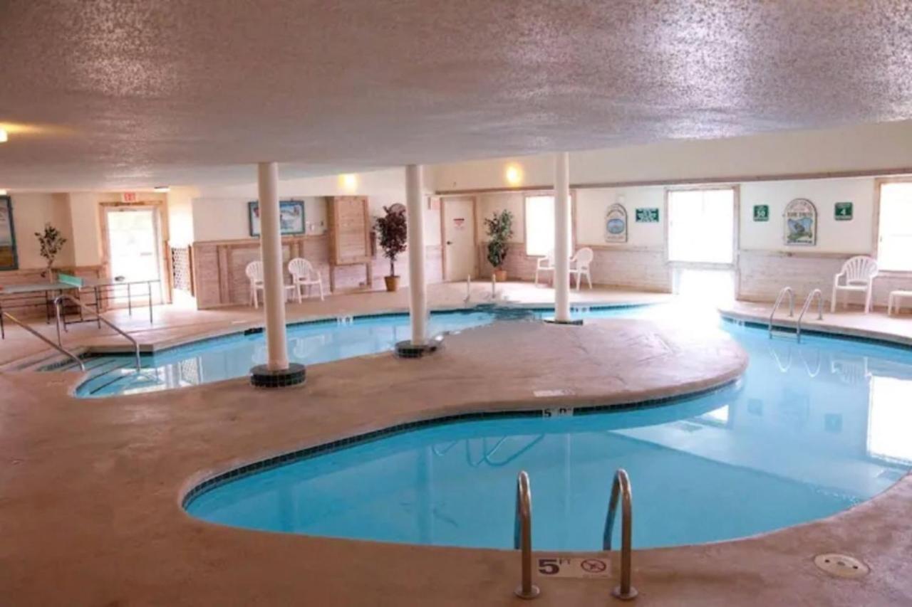 Baymont By Wyndham Mequon Milwaukee Area Hotel Exterior photo