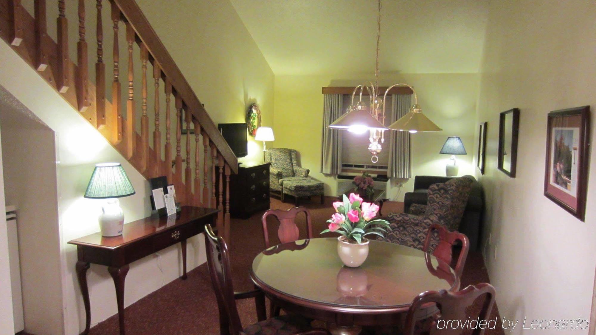 Baymont By Wyndham Mequon Milwaukee Area Hotel Room photo