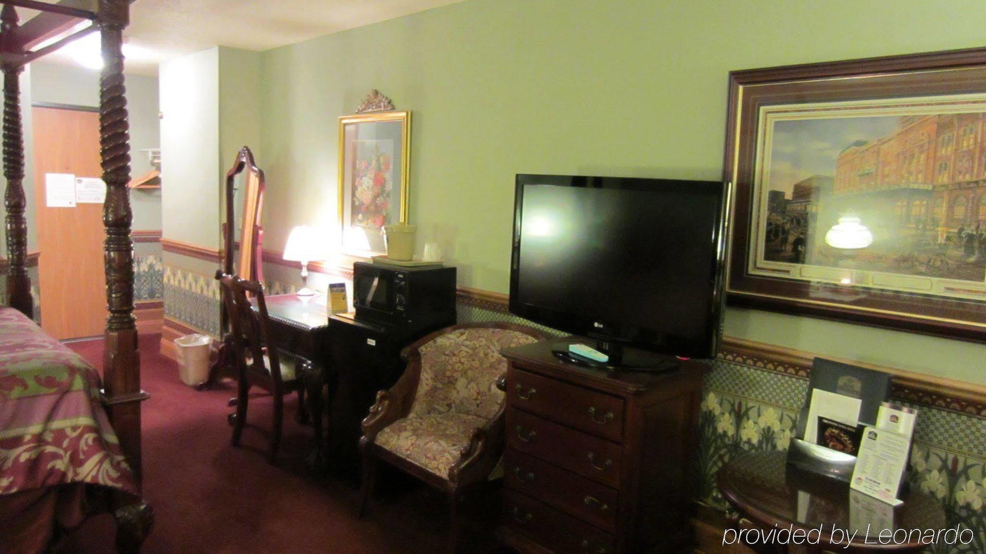 Baymont By Wyndham Mequon Milwaukee Area Hotel Room photo