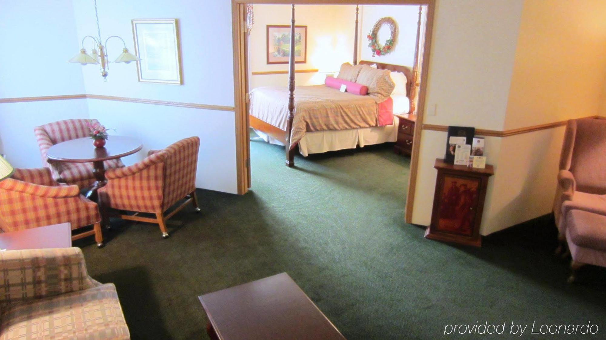Baymont By Wyndham Mequon Milwaukee Area Hotel Room photo