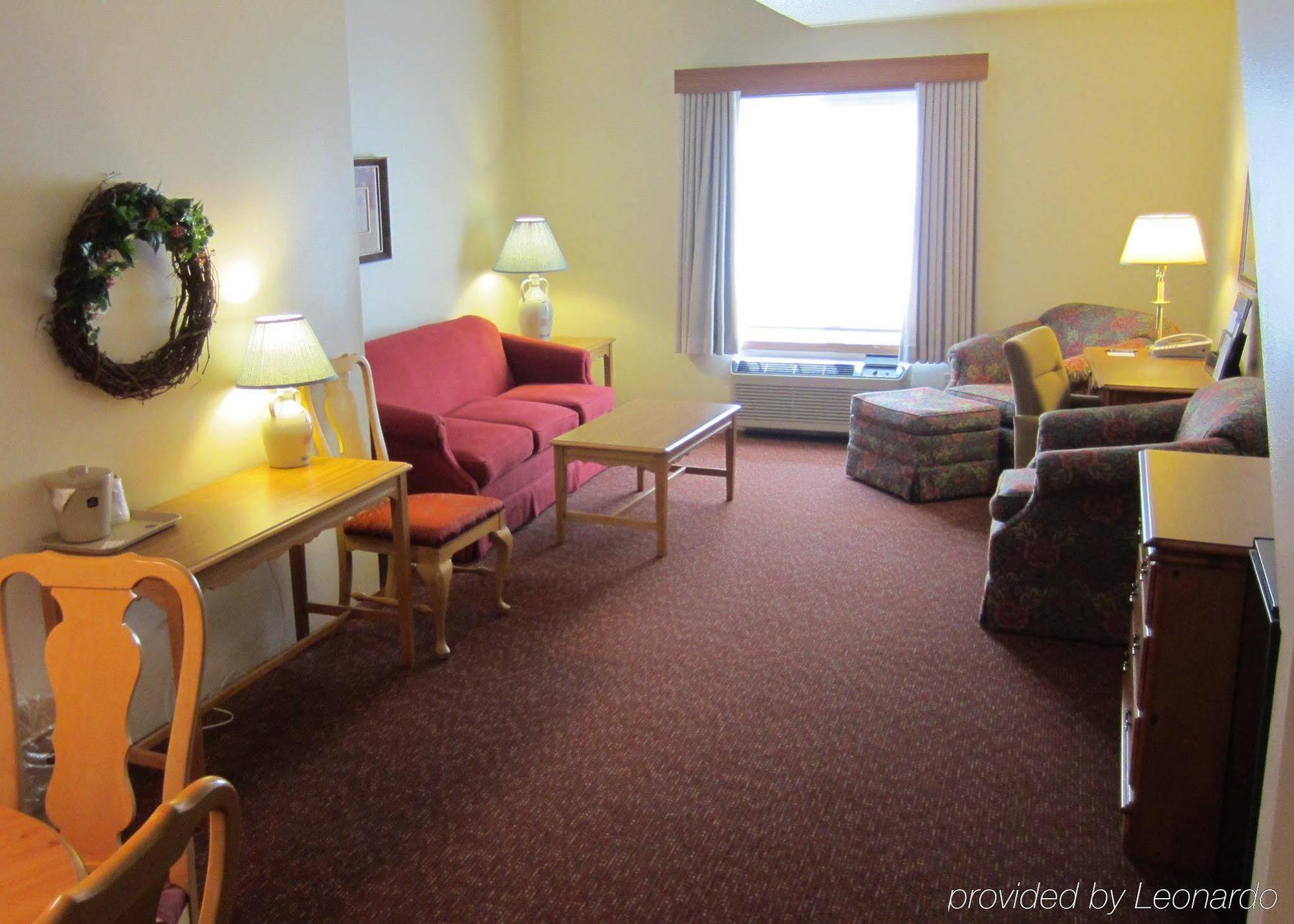 Baymont By Wyndham Mequon Milwaukee Area Hotel Room photo