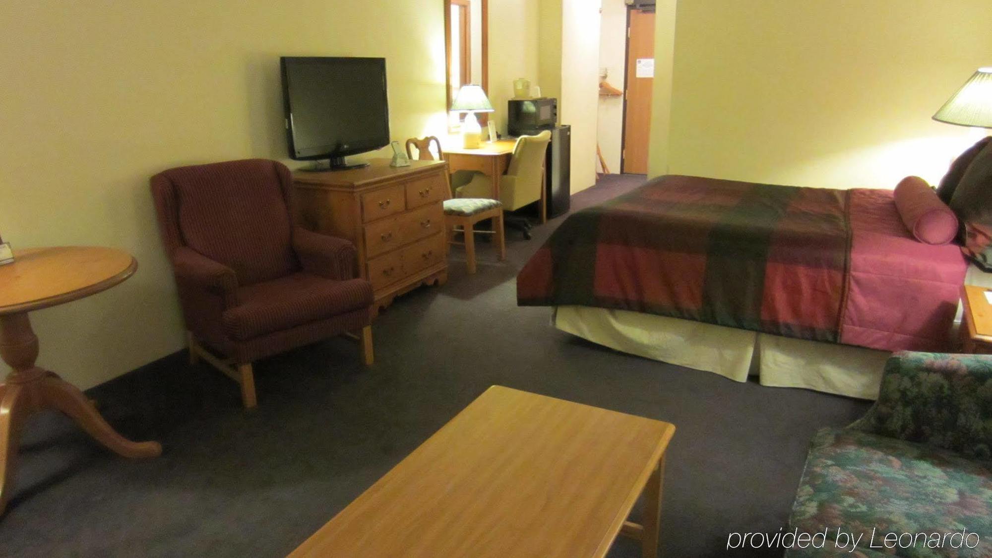 Baymont By Wyndham Mequon Milwaukee Area Hotel Room photo