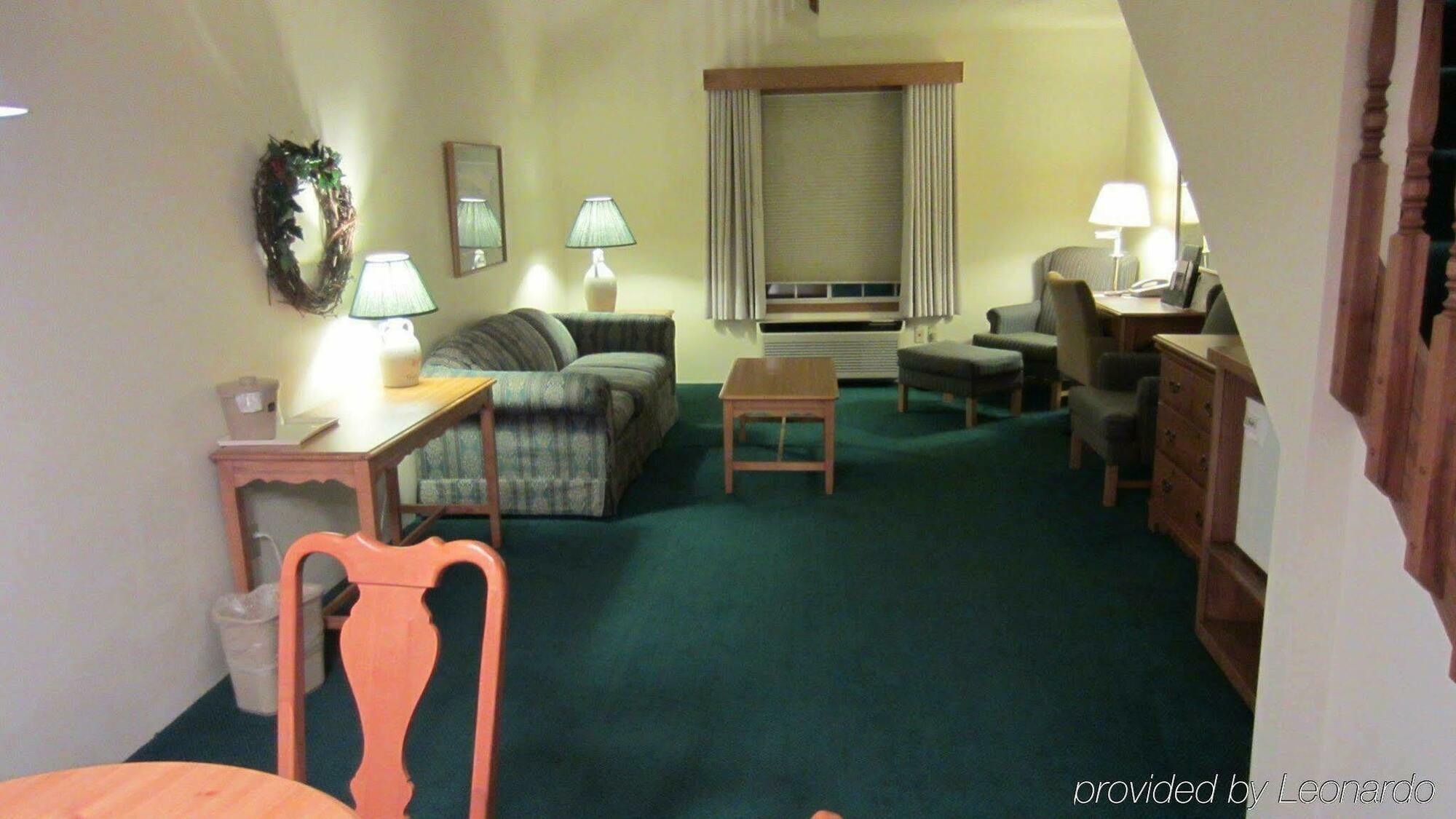 Baymont By Wyndham Mequon Milwaukee Area Hotel Room photo
