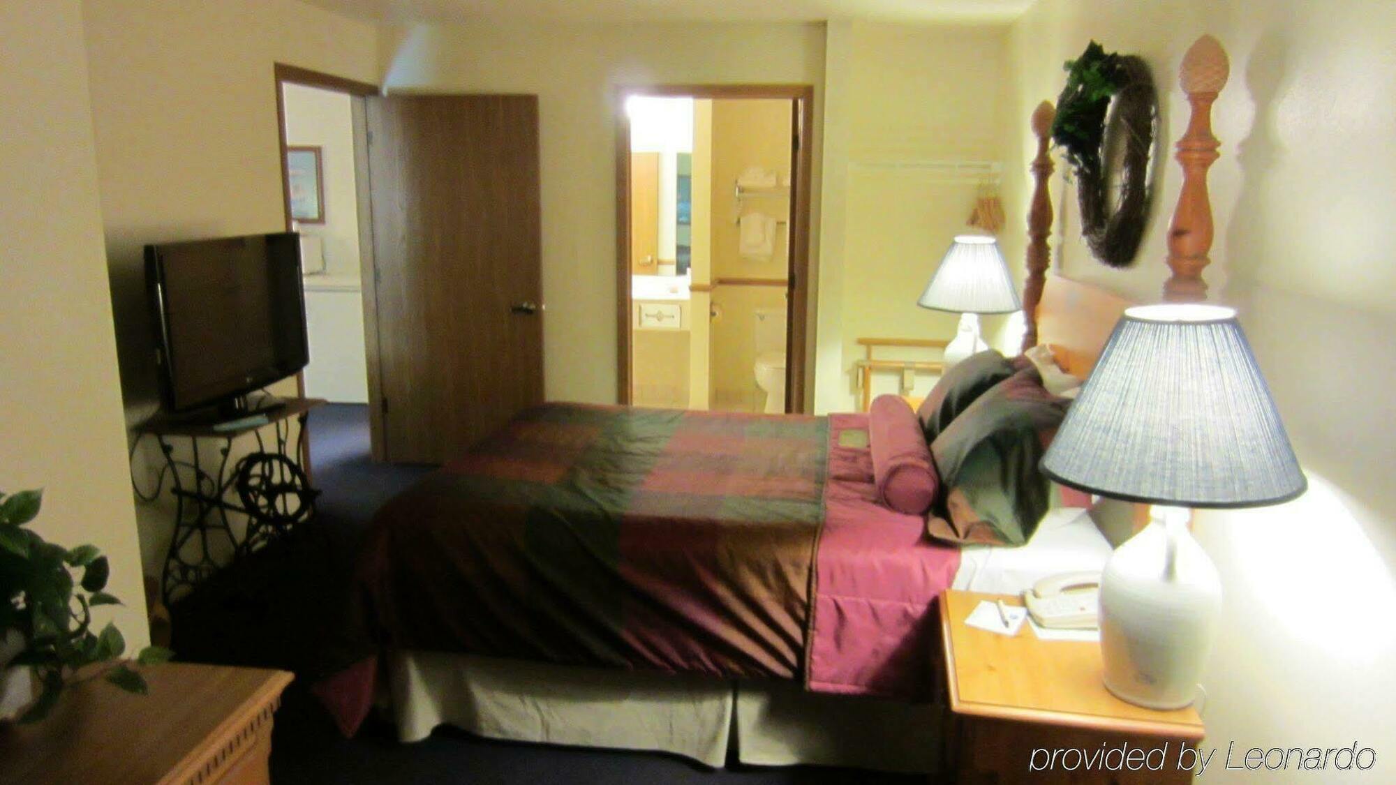 Baymont By Wyndham Mequon Milwaukee Area Hotel Room photo