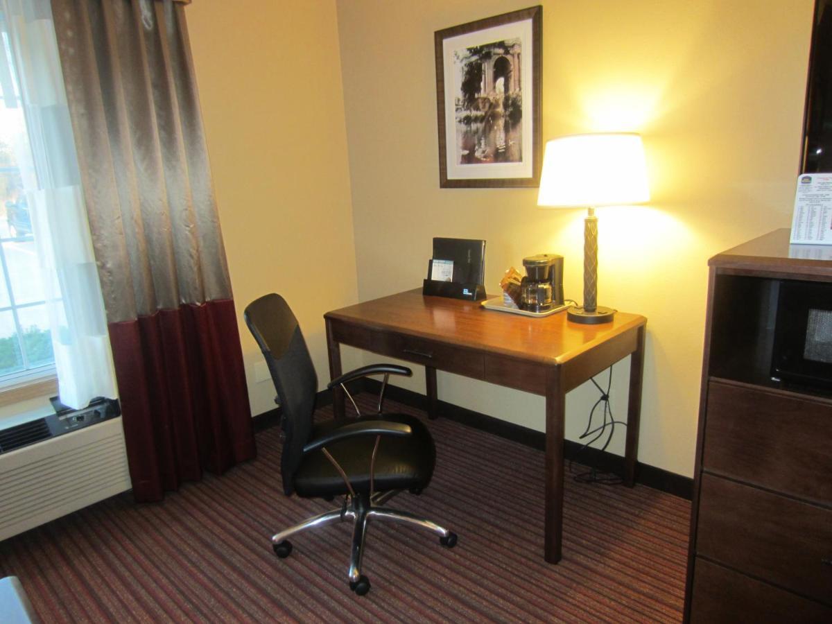 Baymont By Wyndham Mequon Milwaukee Area Hotel Room photo